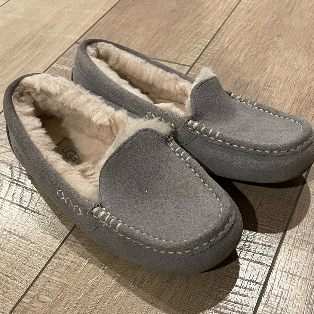 UGG Ansley Water-Resistant Suede Wool Lined Slippers, size 6